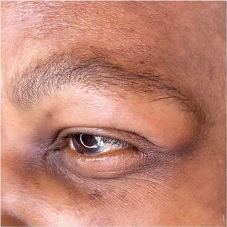 Eyebrow on deeper skin before permanent makeup: thin and patchy.